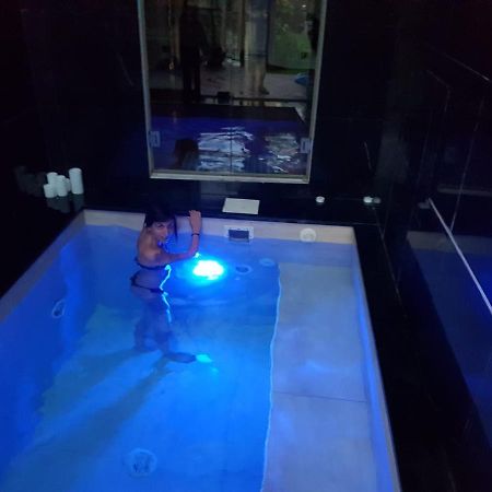La Casa Con Piscina Riscaldata Interna Anna Luxury Garden Apartment Пиза Екстериор снимка