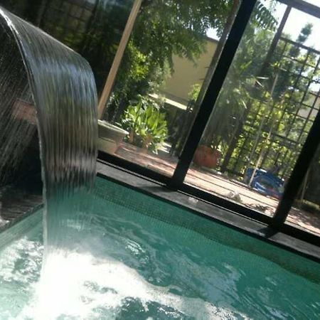 La Casa Con Piscina Riscaldata Interna Anna Luxury Garden Apartment Пиза Екстериор снимка