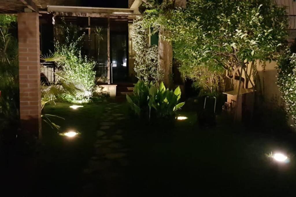 La Casa Con Piscina Riscaldata Interna Anna Luxury Garden Apartment Пиза Екстериор снимка