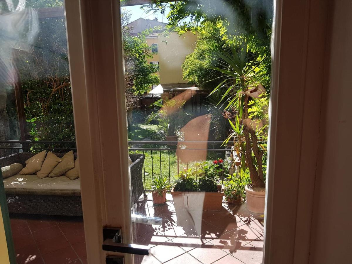 La Casa Con Piscina Riscaldata Interna Anna Luxury Garden Apartment Пиза Екстериор снимка