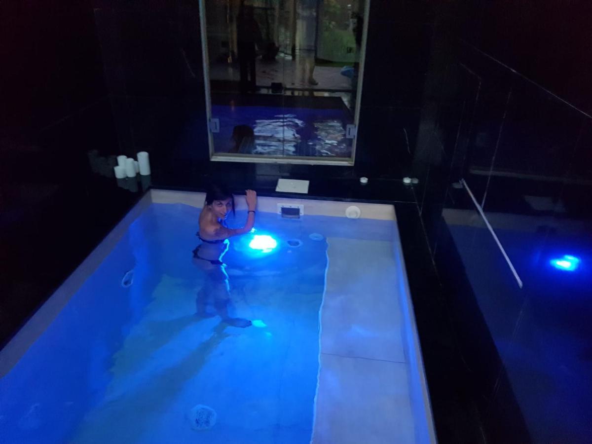 La Casa Con Piscina Riscaldata Interna Anna Luxury Garden Apartment Пиза Екстериор снимка