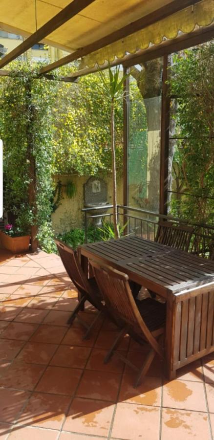 La Casa Con Piscina Riscaldata Interna Anna Luxury Garden Apartment Пиза Екстериор снимка